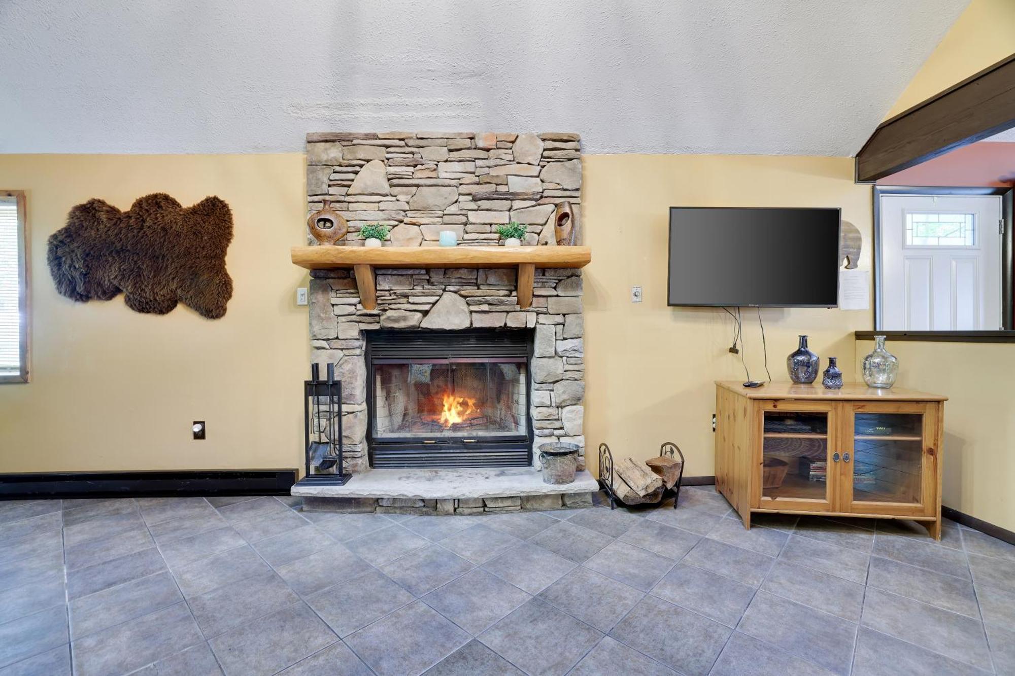 Chalet Renovated Near Casino, Camelback , Kalahari 4Bdrms Firepit Hot Tub Game Room Tobyhanna エクステリア 写真
