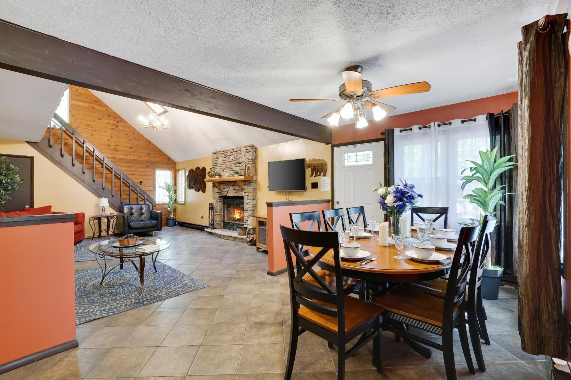 Chalet Renovated Near Casino, Camelback , Kalahari 4Bdrms Firepit Hot Tub Game Room Tobyhanna エクステリア 写真