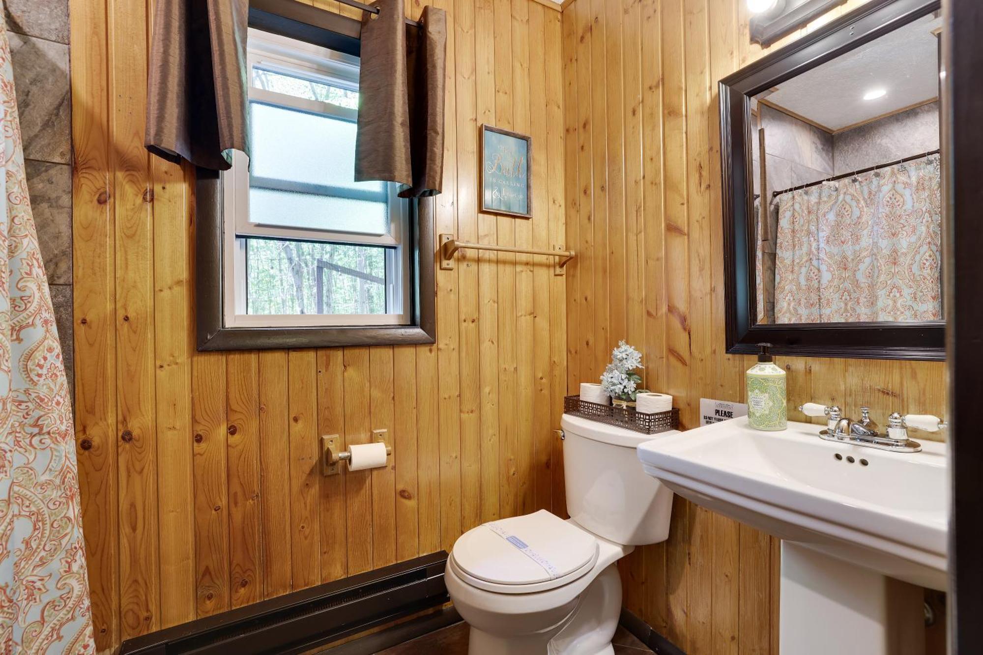 Chalet Renovated Near Casino, Camelback , Kalahari 4Bdrms Firepit Hot Tub Game Room Tobyhanna エクステリア 写真