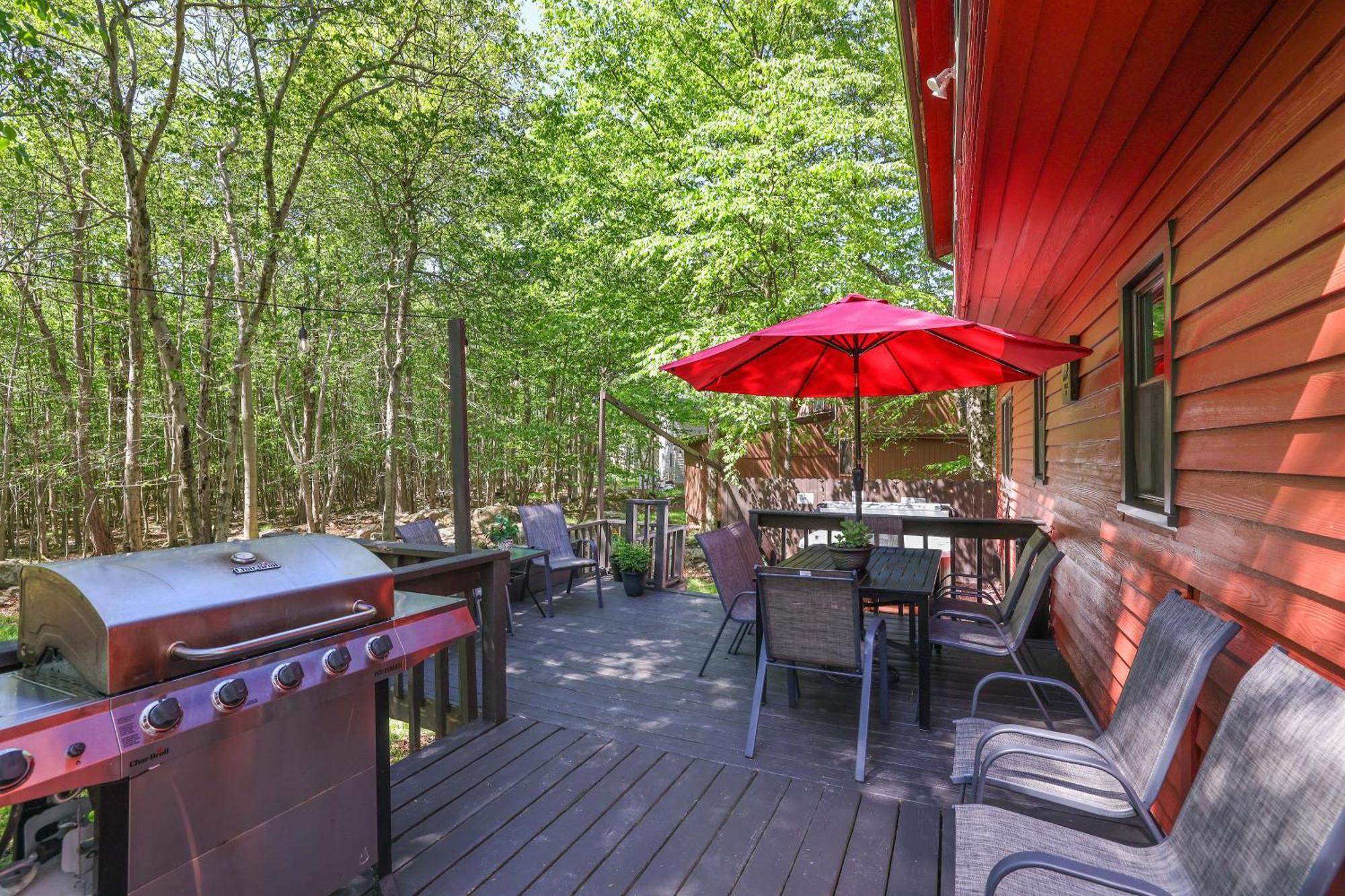 Chalet Renovated Near Casino, Camelback , Kalahari 4Bdrms Firepit Hot Tub Game Room Tobyhanna エクステリア 写真