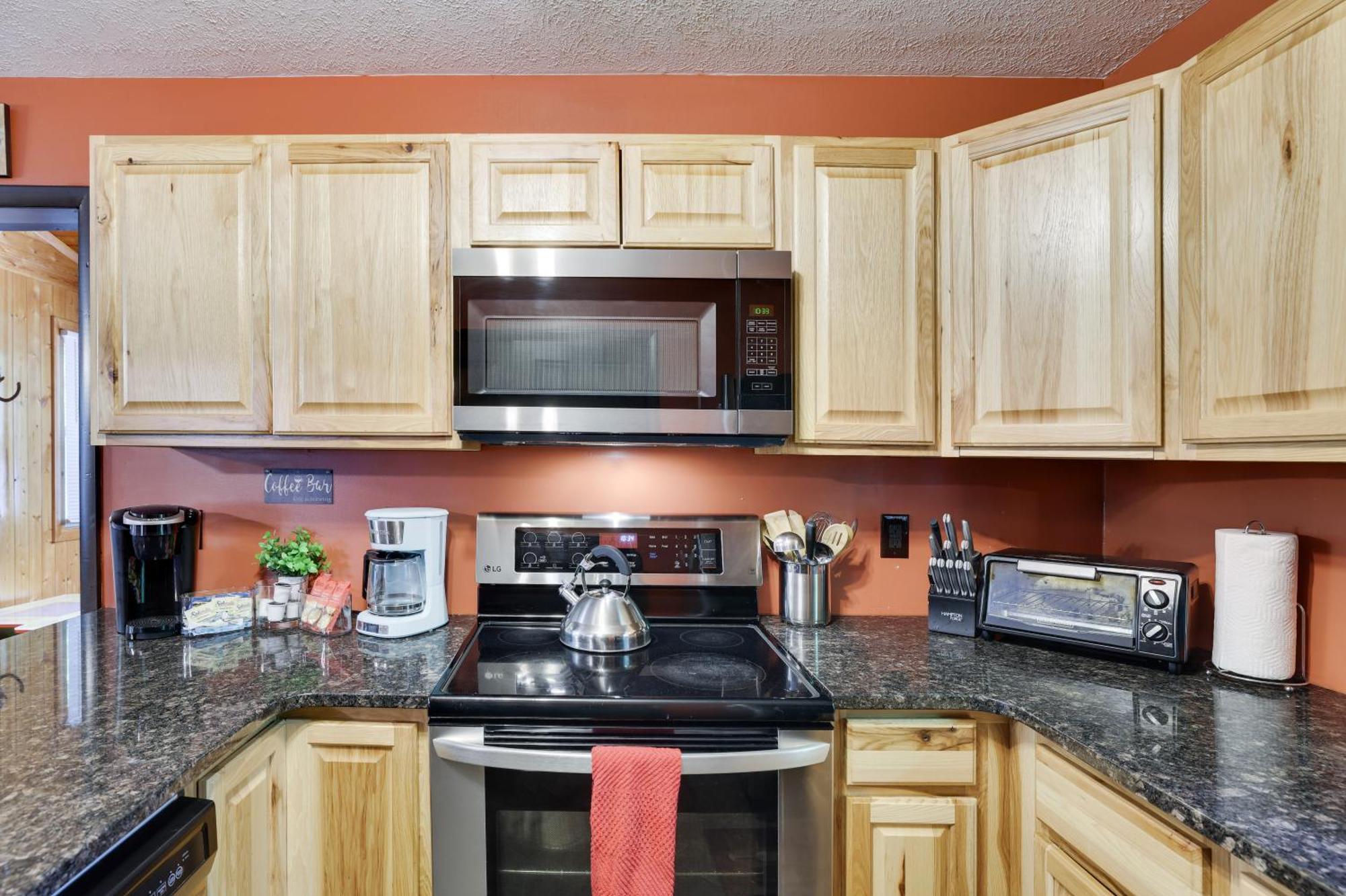 Chalet Renovated Near Casino, Camelback , Kalahari 4Bdrms Firepit Hot Tub Game Room Tobyhanna エクステリア 写真