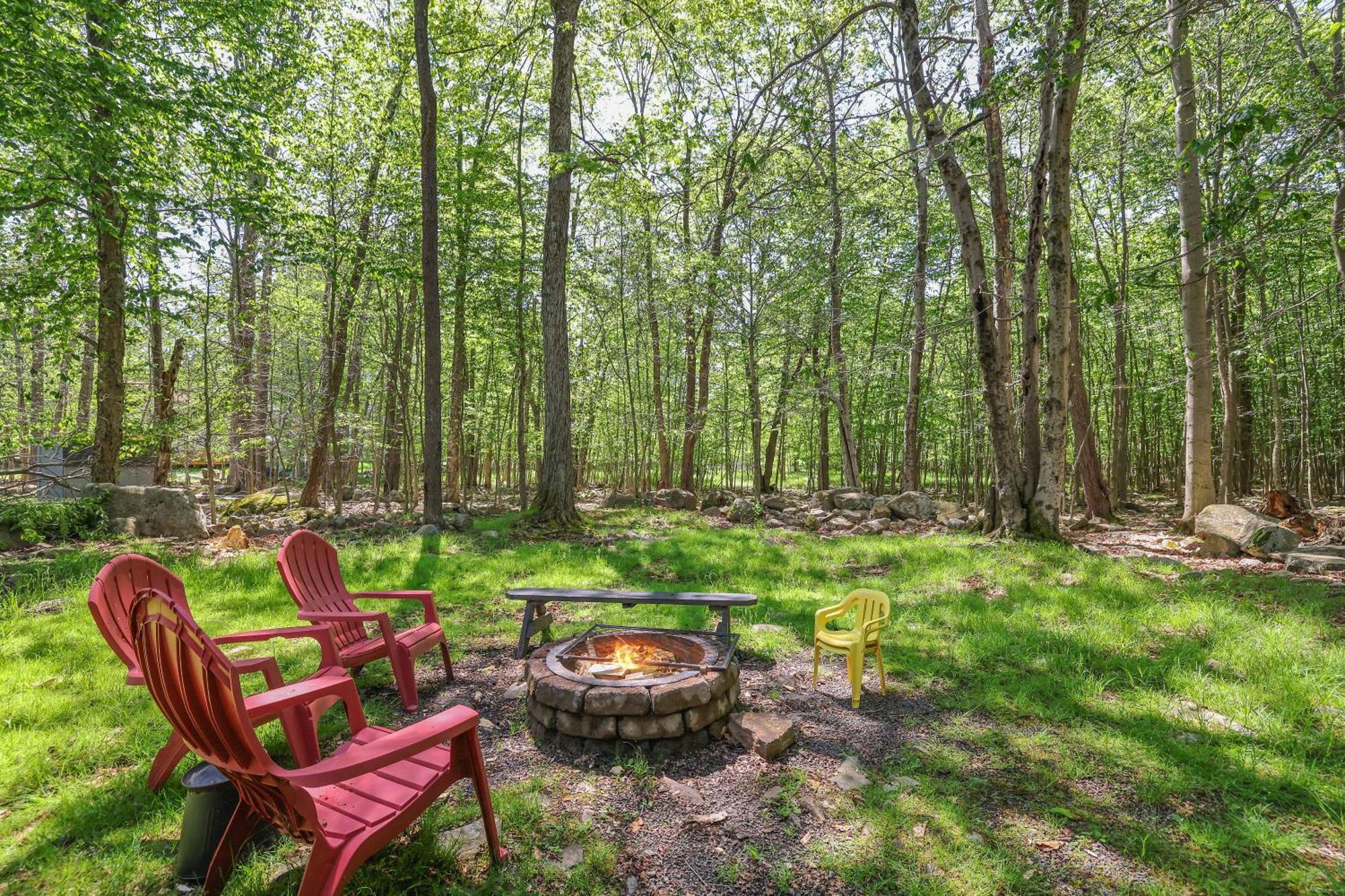 Chalet Renovated Near Casino, Camelback , Kalahari 4Bdrms Firepit Hot Tub Game Room Tobyhanna エクステリア 写真