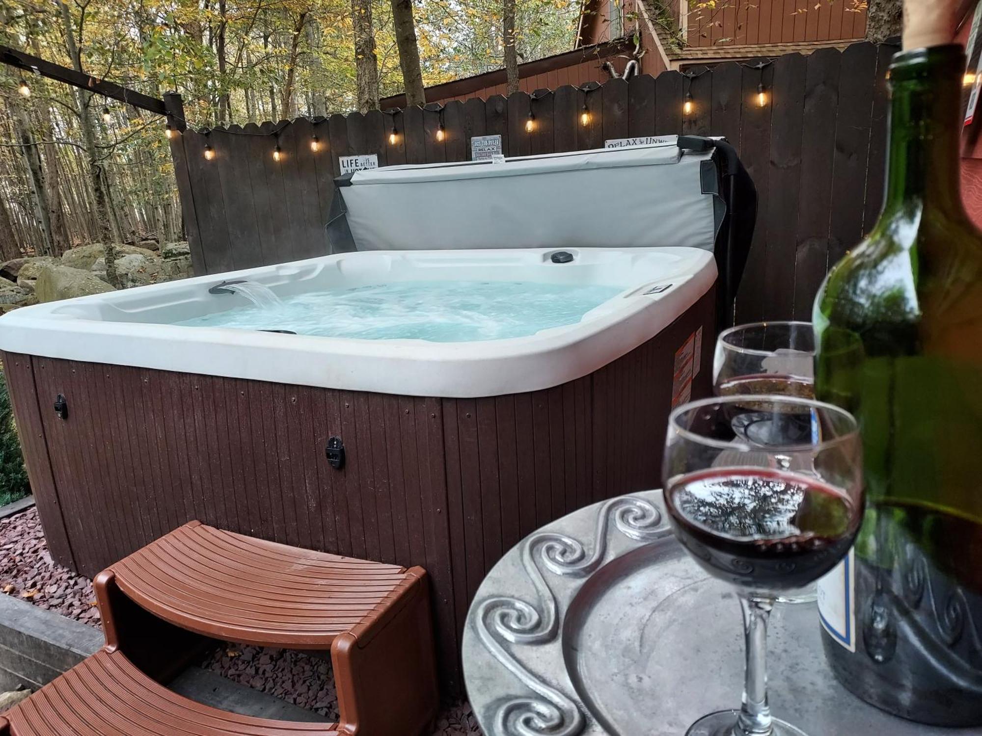 Chalet Renovated Near Casino, Camelback , Kalahari 4Bdrms Firepit Hot Tub Game Room Tobyhanna エクステリア 写真