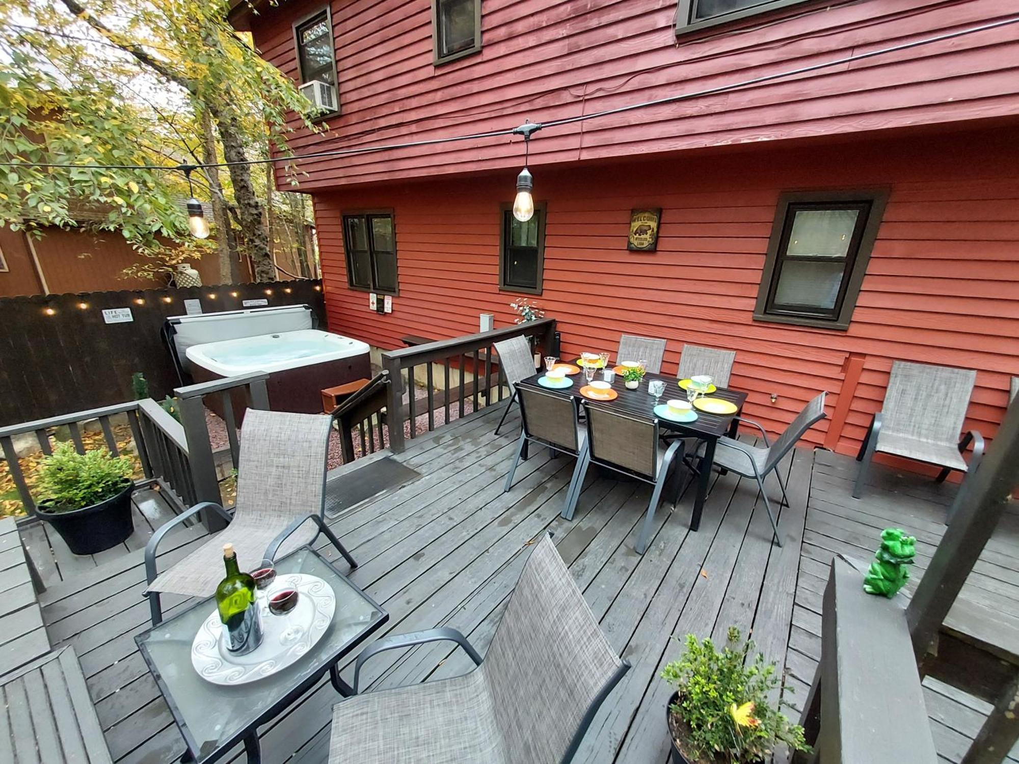 Chalet Renovated Near Casino, Camelback , Kalahari 4Bdrms Firepit Hot Tub Game Room Tobyhanna エクステリア 写真