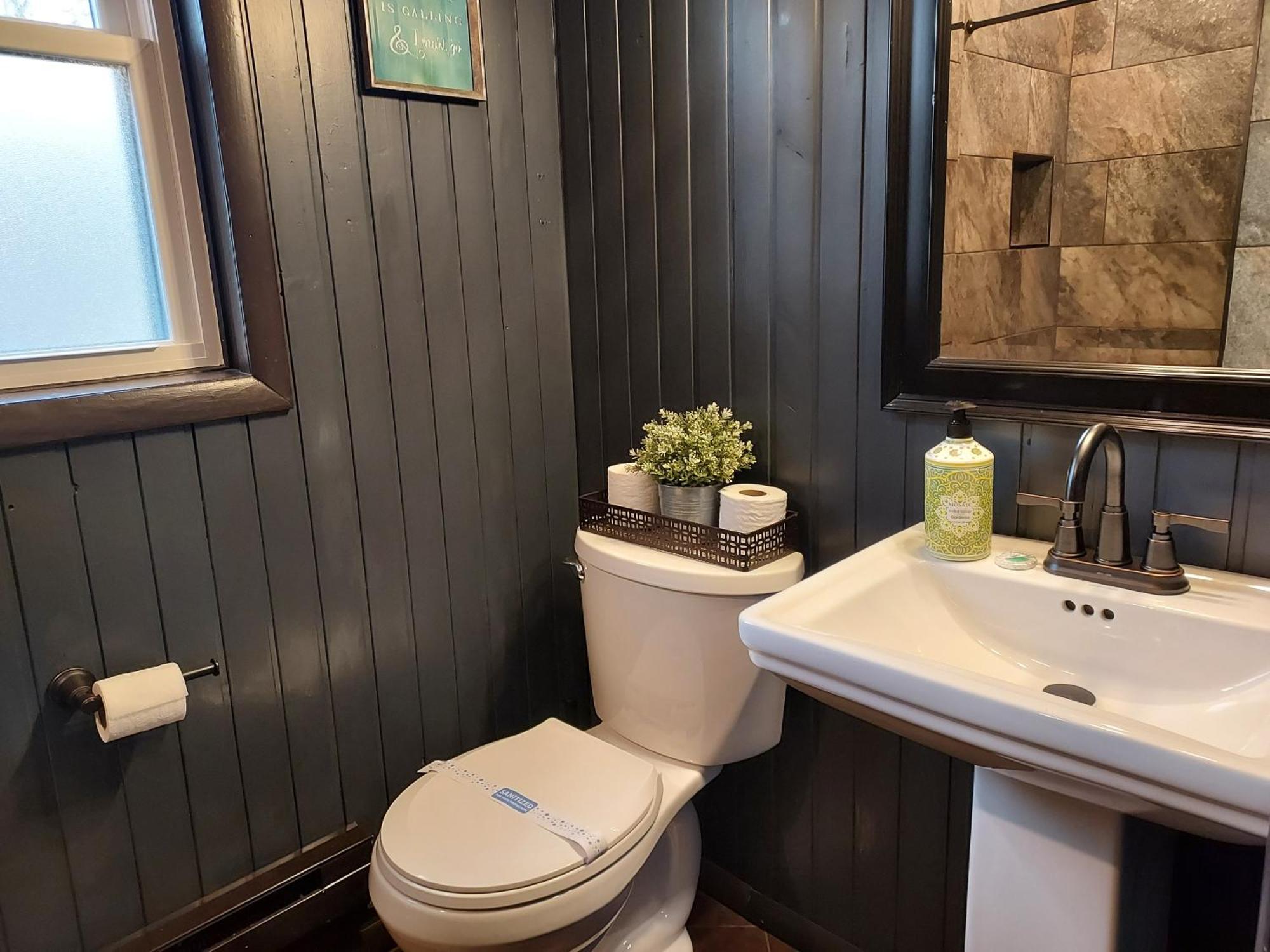 Chalet Renovated Near Casino, Camelback , Kalahari 4Bdrms Firepit Hot Tub Game Room Tobyhanna エクステリア 写真